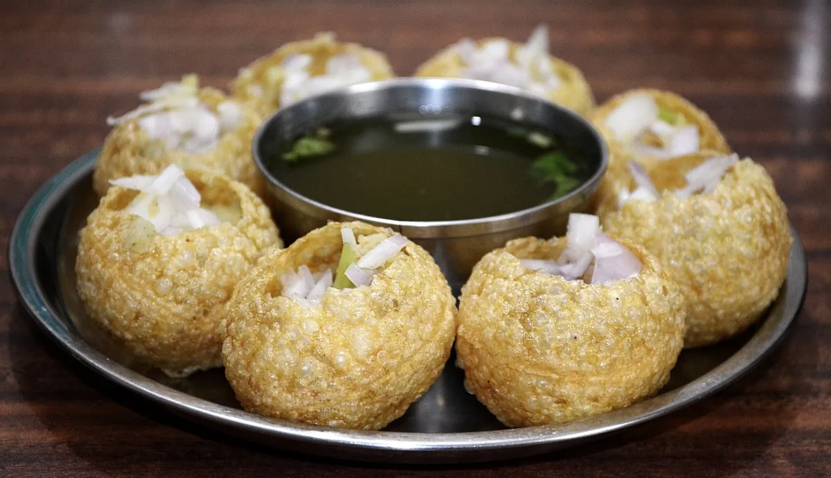 चिंचेच्या पाण्यासह पाणीपुरी