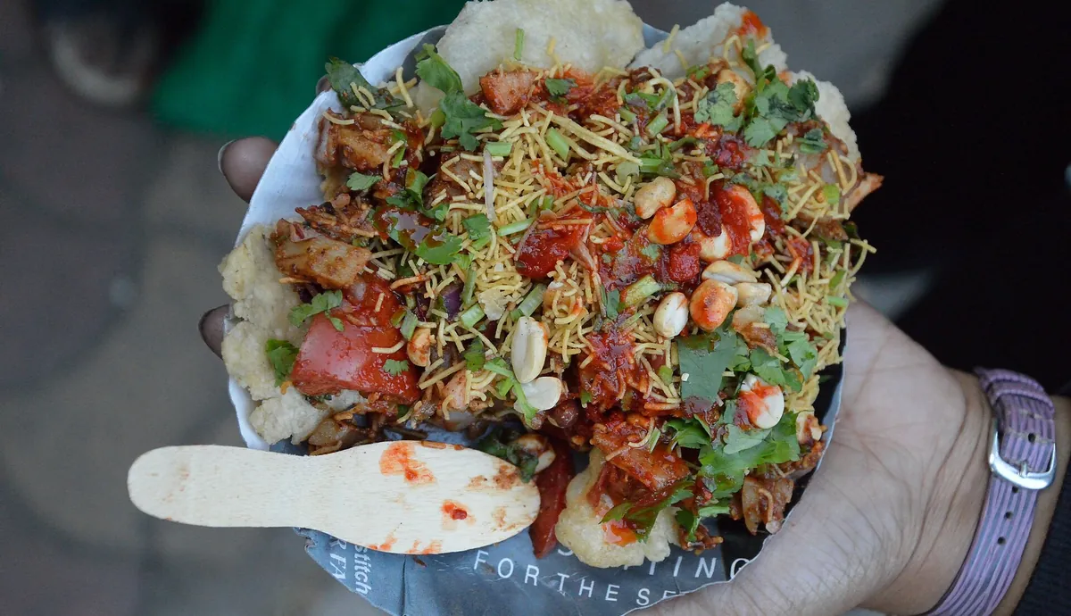 शेव आणि चटणीसह चाट